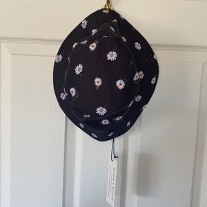 Reversible Daisy Print and Solid White Bucket Hat